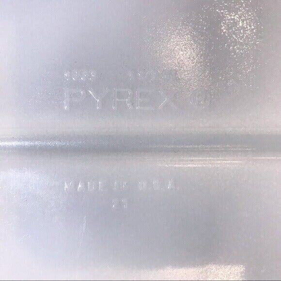 Pyrex Vintage 1.5 Quart Serving Platter in White Milk Glass Number 1063 - Picture 5 of 8